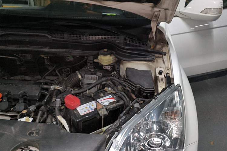 Used Honda CR-V 2010 2.0L automatic two-wheel drive urban version Engine Bay Left