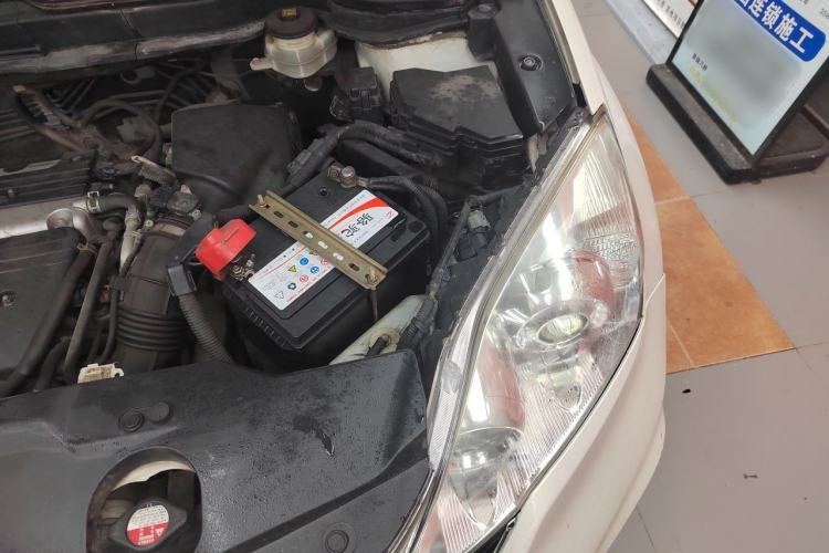 Used Honda CR-V 2010 2.4L automatic four-wheel drive luxury version Engine Bay Left