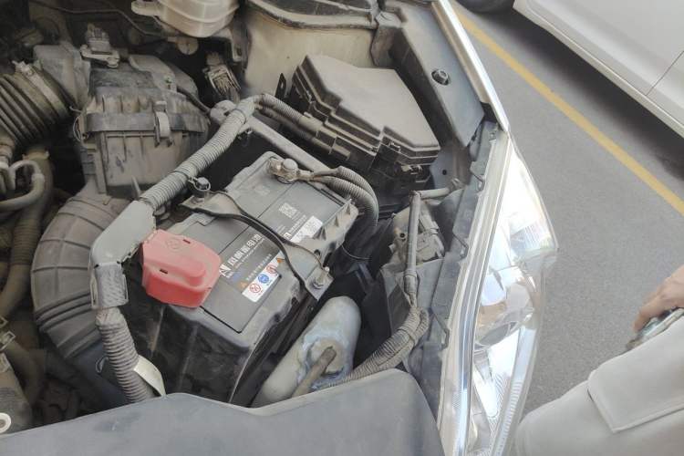 Used Honda CR-V 2010 2.0L automatic two-wheel drive urban version Engine Bay Left
