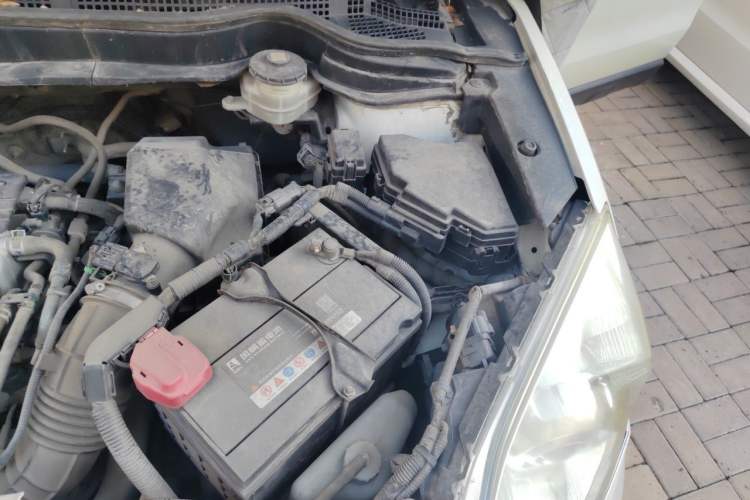 Used Honda CR-V 2010 2.4L automatic four-wheel drive luxury version Engine Bay Left
