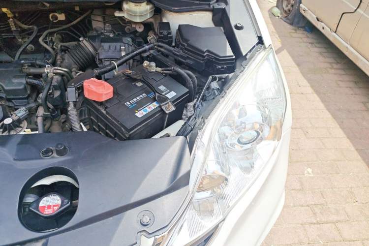 Used Honda CR-V 2010 2.0L Automatic Four-Wheel Drive Classic Edition Engine Bay Left
