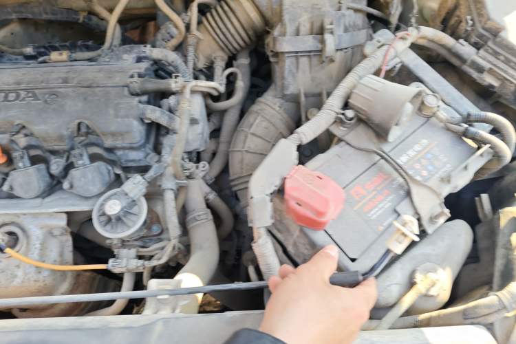 Used Honda CR-V 2010 2.0L automatic two-wheel drive urban version Engine Bay Left