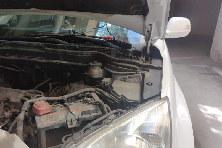 Used Honda CR-V 2010 2.0L Automatic Four-Wheel Drive Classic Edition Engine Bay Left