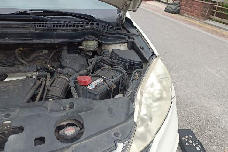 Used Honda CR-V 2010 2.4L automatic four-wheel drive luxury version Engine Bay Left