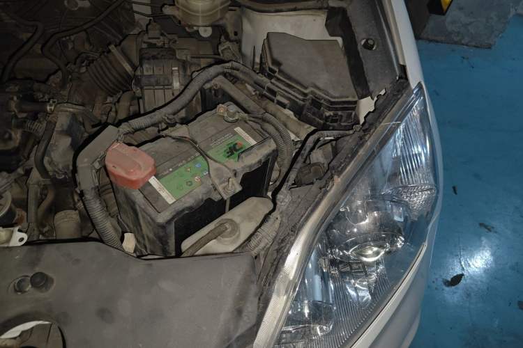 Used Honda CR-V 2010 2.0L automatic two-wheel drive urban version Engine Bay Left