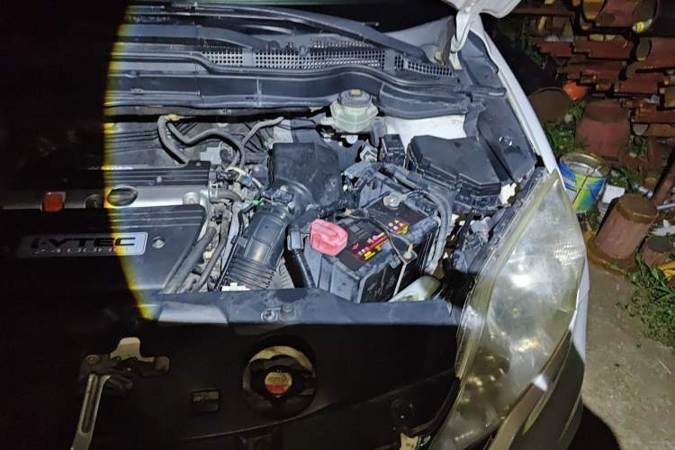 Used Honda CR-V 2010 2.4L automatic four-wheel drive luxury version Engine Bay Left