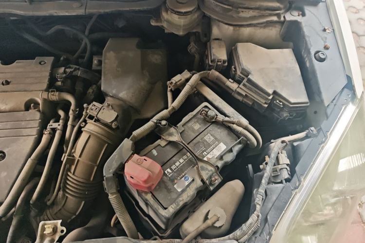 Used Honda CR-V 2010 2.4L automatic four-wheel drive luxury version Engine Bay Left