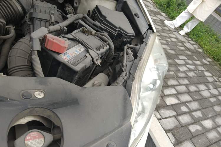 Used Honda CR-V 2010 2.0L automatic two-wheel drive urban version Engine Bay Left