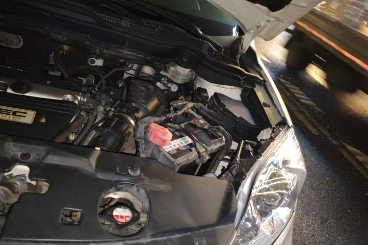 Used Honda CR-V 2010 2.4L automatic four-wheel drive luxury version Engine Bay Left