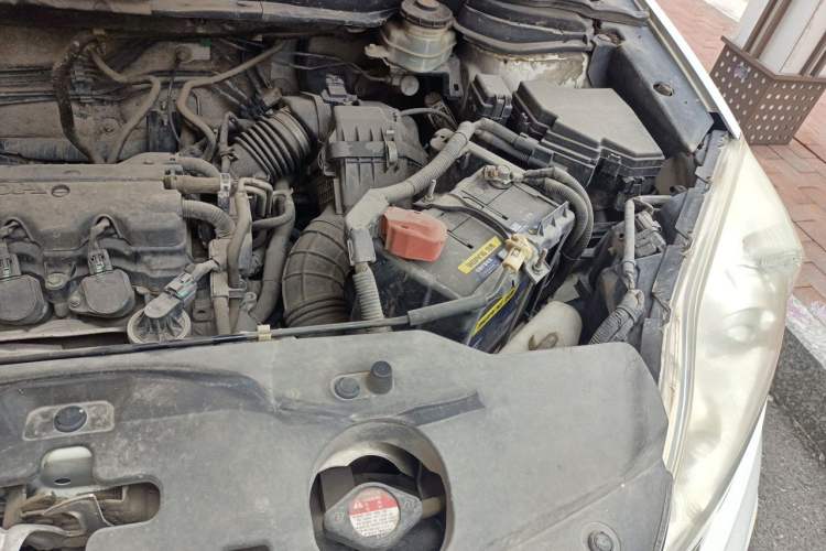 Used Honda CR-V 2010 2.0L Automatic Four-Wheel Drive Classic Edition Engine Bay Left