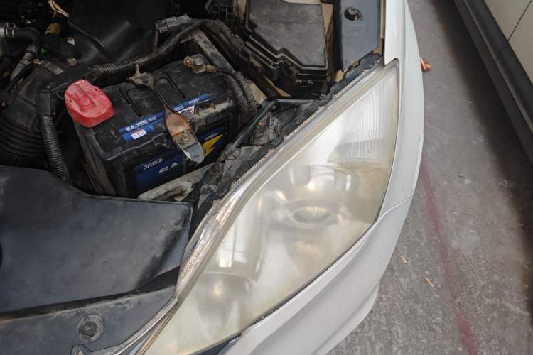 Used Honda CR-V 2010 2.4L automatic four-wheel drive luxury version Engine Bay Left