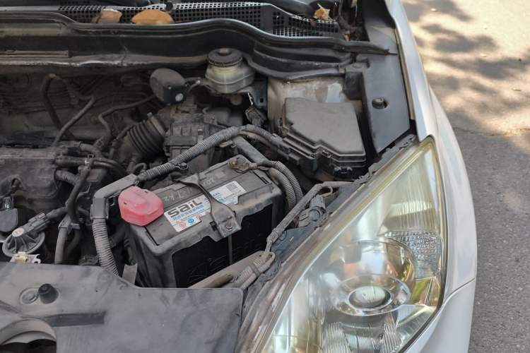 Used Honda CR-V 2010 2.0L automatic two-wheel drive urban version Engine Bay Left