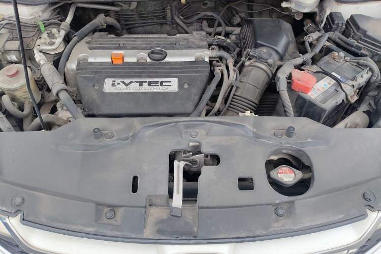 Used Honda CR-V 2010 2.4L automatic four-wheel drive luxury version Engine Bay