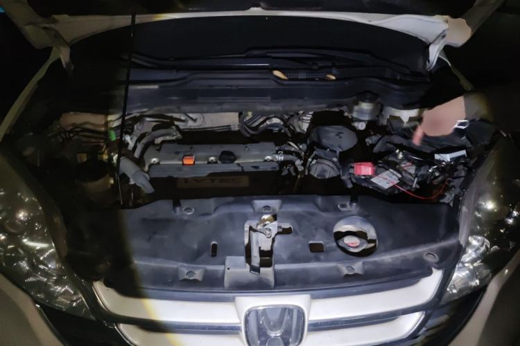 Used Honda CR-V 2010 2.4L automatic four-wheel drive luxury version Engine Bay
