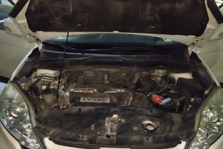 Used Honda CR-V 2010 2.4L automatic four-wheel drive luxury version Engine Bay
