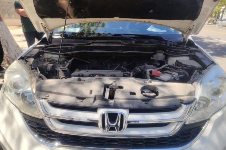 Used Honda CR-V 2010 2.0L automatic two-wheel drive urban version Engine Bay