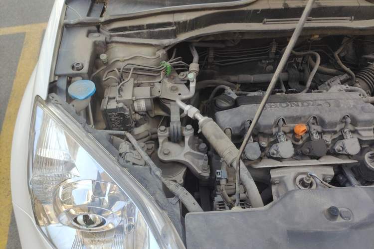 Used Honda CR-V 2010 2.0L automatic two-wheel drive urban version Engine Bay Right
