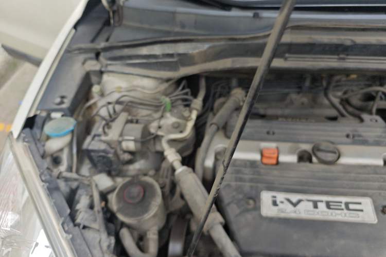 Used Honda CR-V 2010 2.4L automatic four-wheel drive luxury version Engine Bay Right