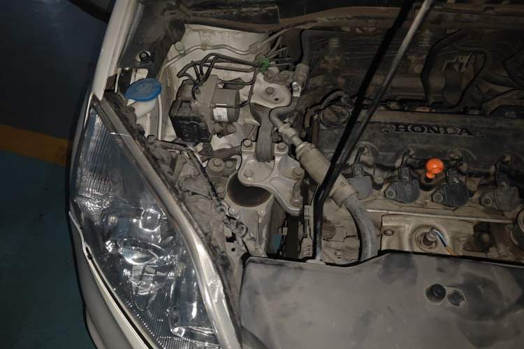 Used Honda CR-V 2010 2.0L automatic two-wheel drive urban version Engine Bay Right