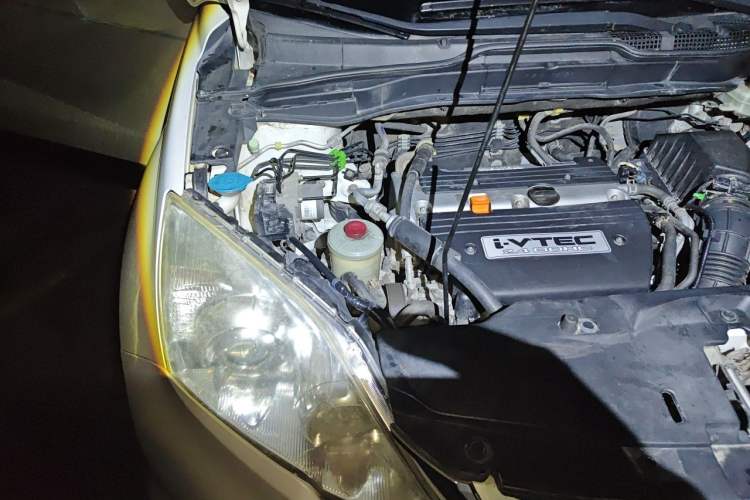 Used Honda CR-V 2010 2.4L automatic four-wheel drive luxury version Engine Bay Right