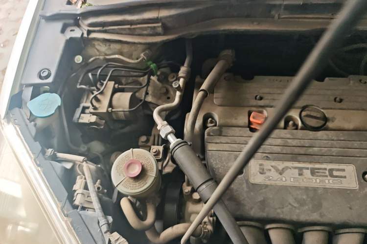 Used Honda CR-V 2010 2.4L automatic four-wheel drive luxury version Engine Bay Right