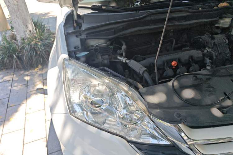 Used Honda CR-V 2010 2.0L automatic two-wheel drive urban version Engine Bay Right