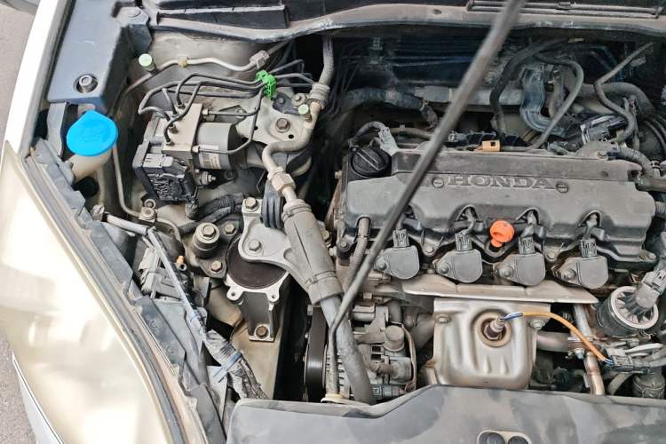 Used Honda CR-V 2010 2.0L Automatic Four-Wheel Drive Classic Edition Engine Bay Right