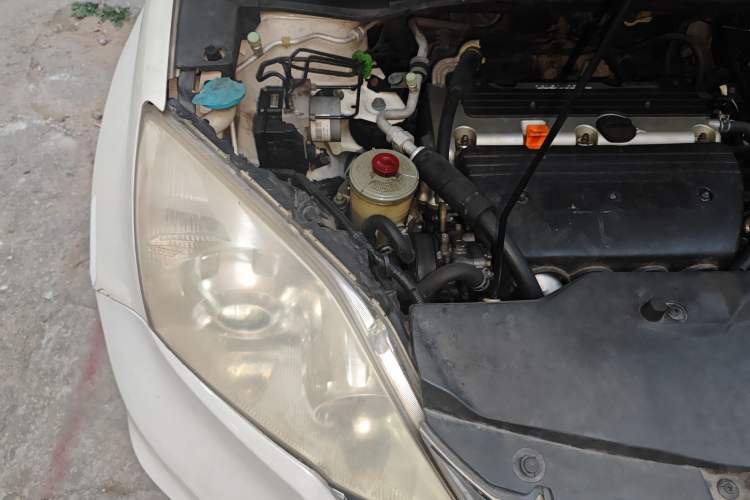 Used Honda CR-V 2010 2.4L automatic four-wheel drive luxury version Engine Bay Right