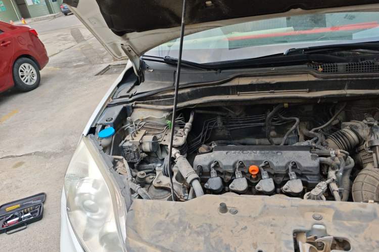 Used Honda CR-V 2010 2.0L automatic two-wheel drive urban version Engine Bay Right