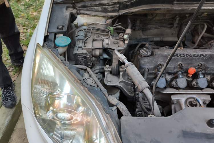 Used Honda CR-V 2010 2.0L automatic two-wheel drive urban version Engine Bay Right