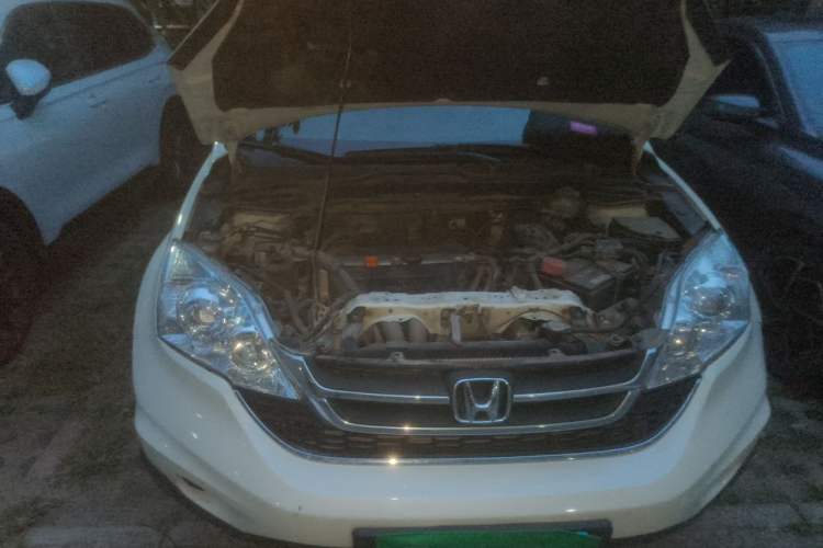Used Honda CR-V 2010 2.4L automatic four-wheel drive luxury version Engine Bay
