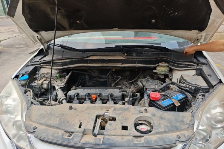 Used Honda CR-V 2010 2.0L automatic two-wheel drive urban version Engine Bay