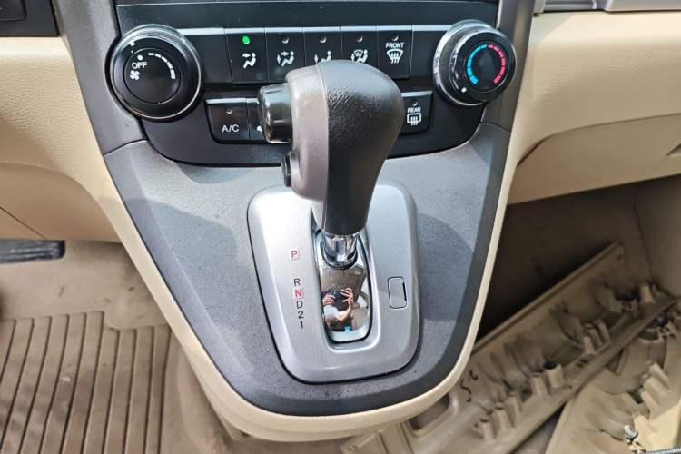 Used Honda CR-V 2010 2.0L automatic two-wheel drive urban version Gear Lever