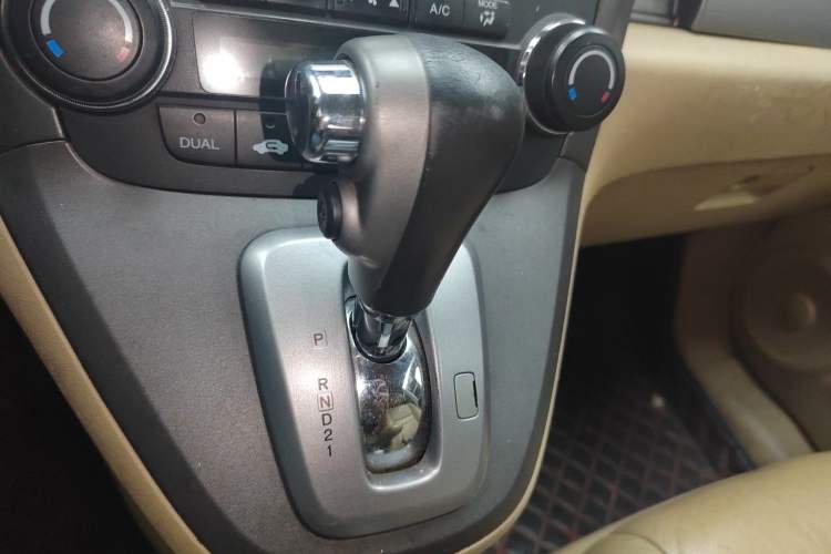 Used Honda CR-V 2010 2.4L automatic four-wheel drive luxury version Gear Lever