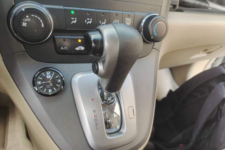 Used Honda CR-V 2010 2.0L automatic two-wheel drive urban version Gear Lever