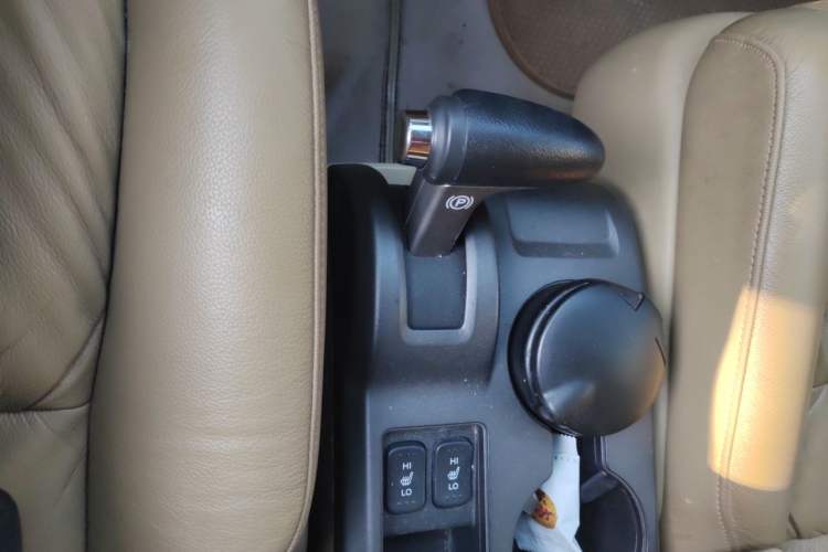 Used Honda CR-V 2010 2.4L automatic four-wheel drive luxury version Gear Lever