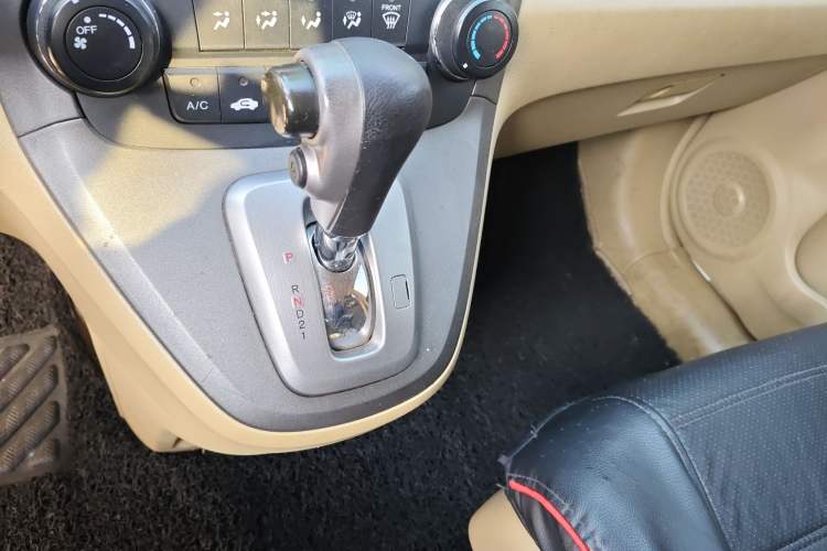 Used Honda CR-V 2010 2.0L automatic two-wheel drive urban version Gear Lever