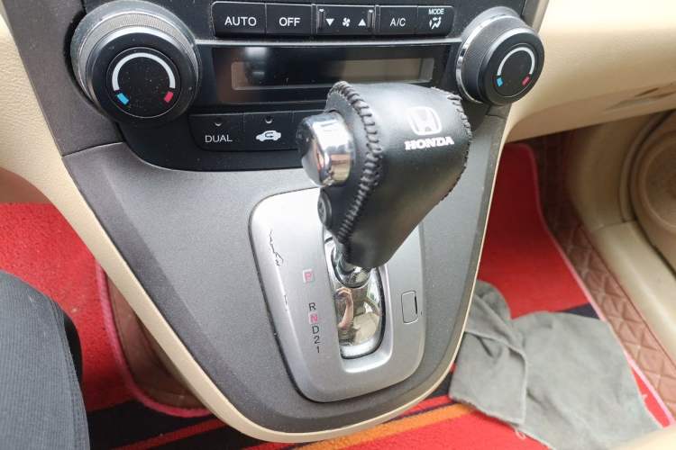 Used Honda CR-V 2010 2.4L automatic four-wheel drive luxury version Gear Lever