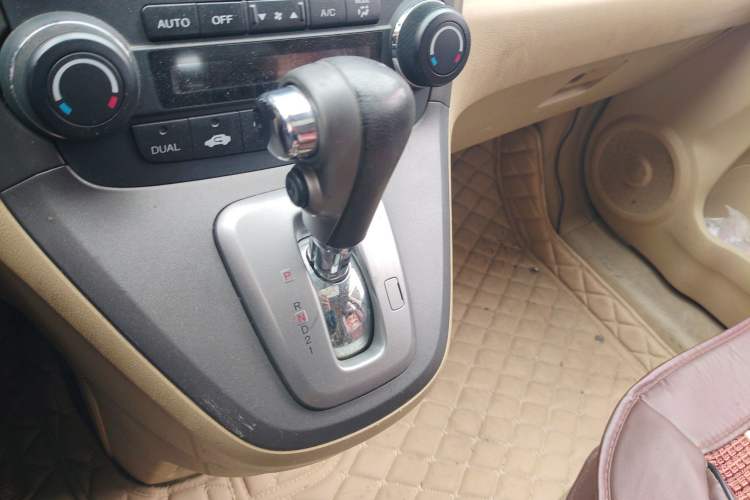 Used Honda CR-V 2010 2.4L automatic four-wheel drive luxury version Gear Lever