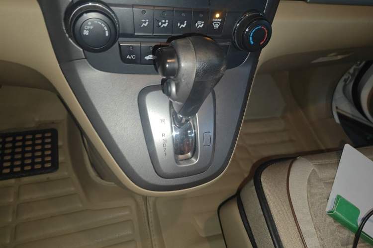 Used Honda CR-V 2010 2.0L automatic two-wheel drive urban version Gear Lever