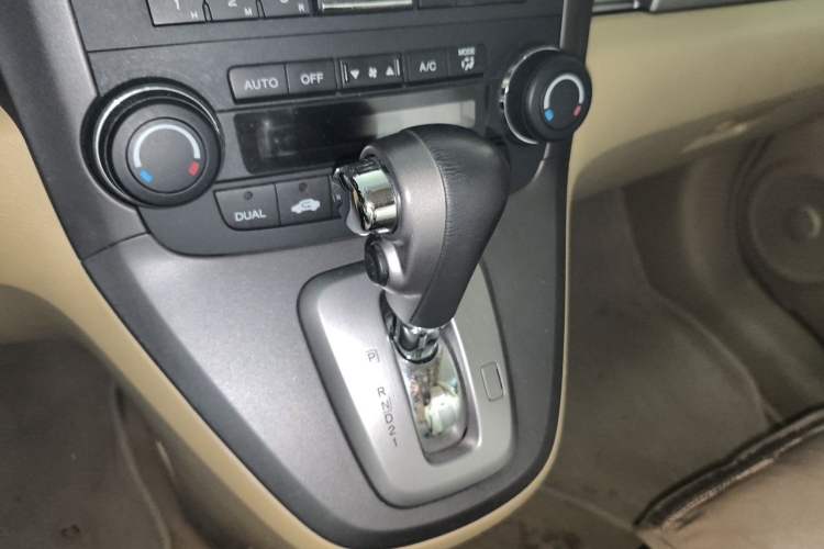 Used Honda CR-V 2010 2.4L automatic four-wheel drive luxury version Gear Lever