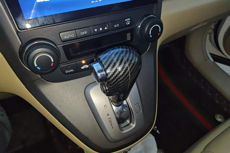 Used Honda CR-V 2010 2.4L automatic four-wheel drive luxury version Gear Lever