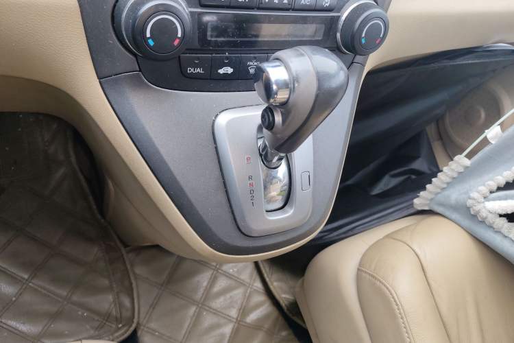 Used Honda CR-V 2010 2.4L automatic four-wheel drive luxury version Gear Lever