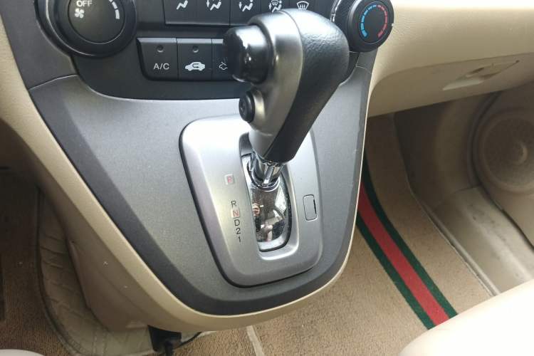 Used Honda CR-V 2010 2.0L automatic two-wheel drive urban version Gear Lever