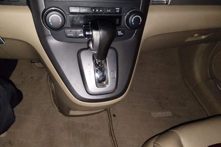 Used Honda CR-V 2010 2.4L automatic four-wheel drive luxury version Gear Lever