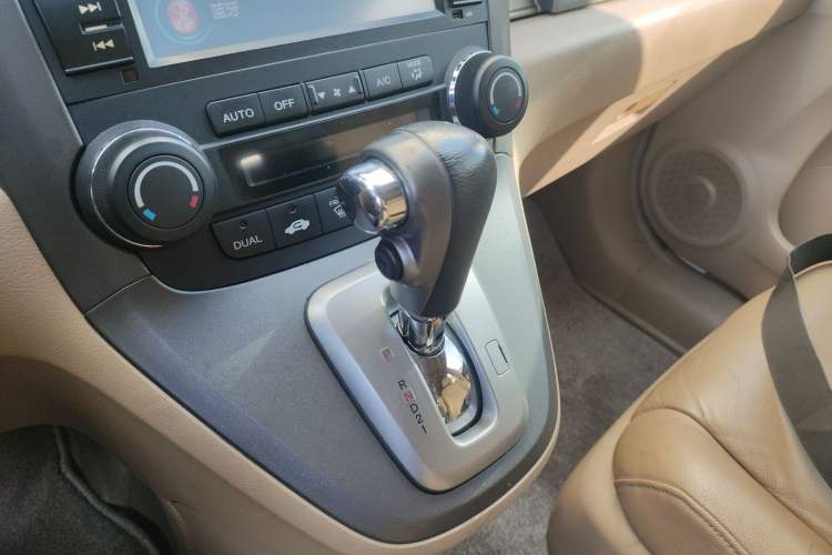 Used Honda CR-V 2010 2.4L automatic four-wheel drive luxury version Gear Lever