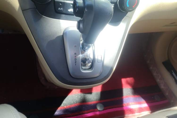 Used Honda CR-V 2010 2.0L automatic two-wheel drive urban version Gear Lever
