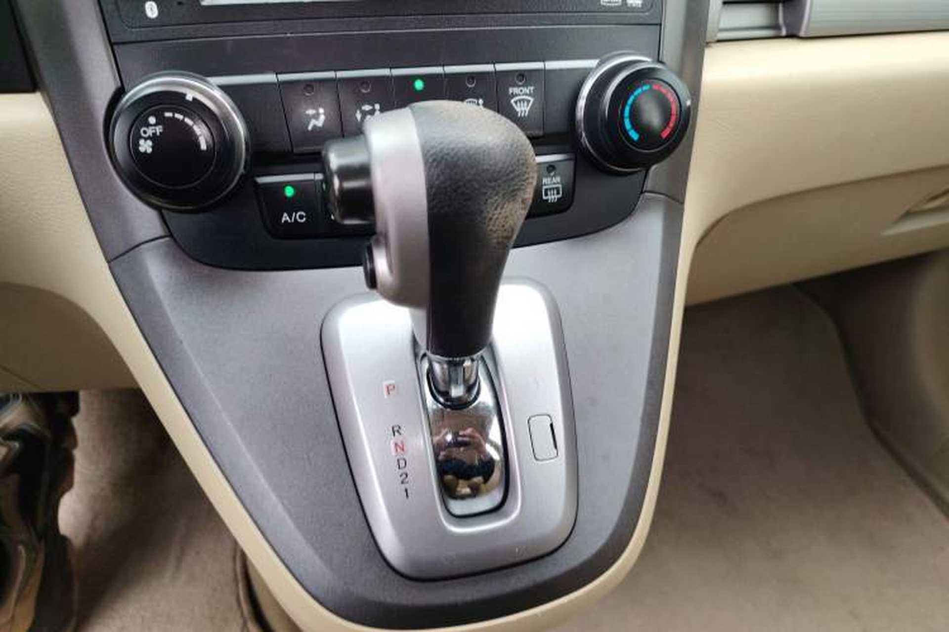 Used Honda CR-V 2010 2.0L automatic two-wheel drive urban version Gear Lever