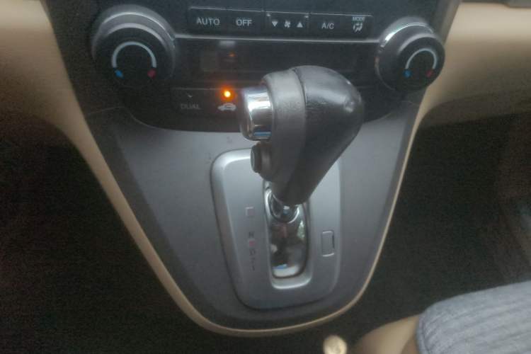 Used Honda CR-V 2010 2.4L automatic four-wheel drive luxury version Gear Lever
