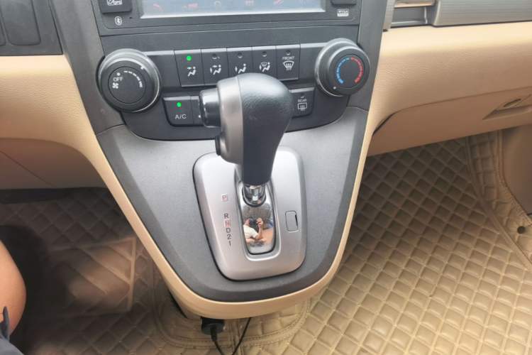 Used Honda CR-V 2010 2.0L automatic two-wheel drive urban version Gear Lever